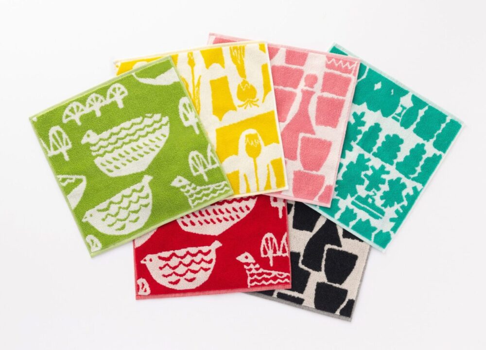 <p>Aコース【全員対象】<br />
富山もよう ハンカチタオル<br />
2名様</p>